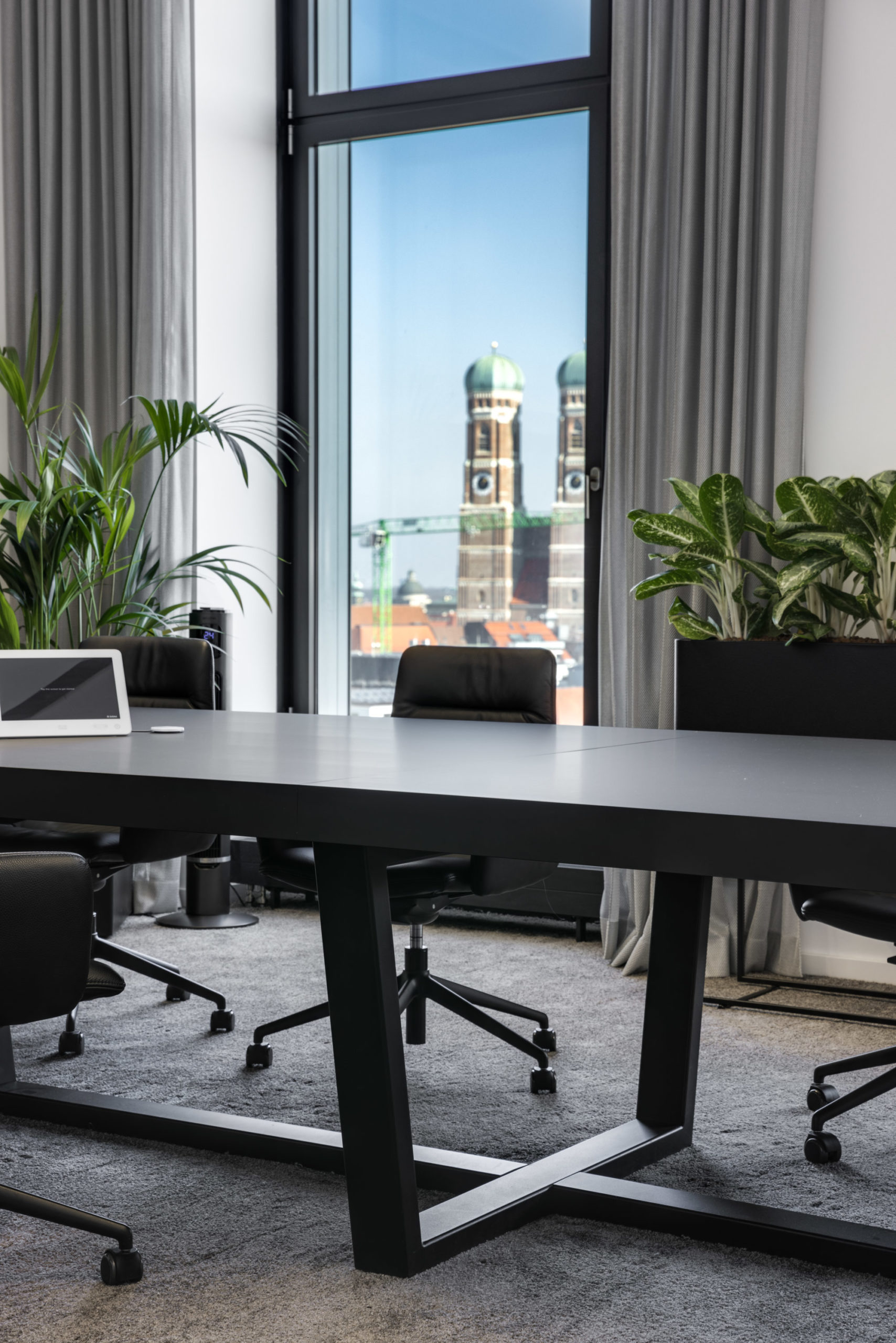 Büroeinrichtung & Empfang | Innenausbau München | Studio Moura