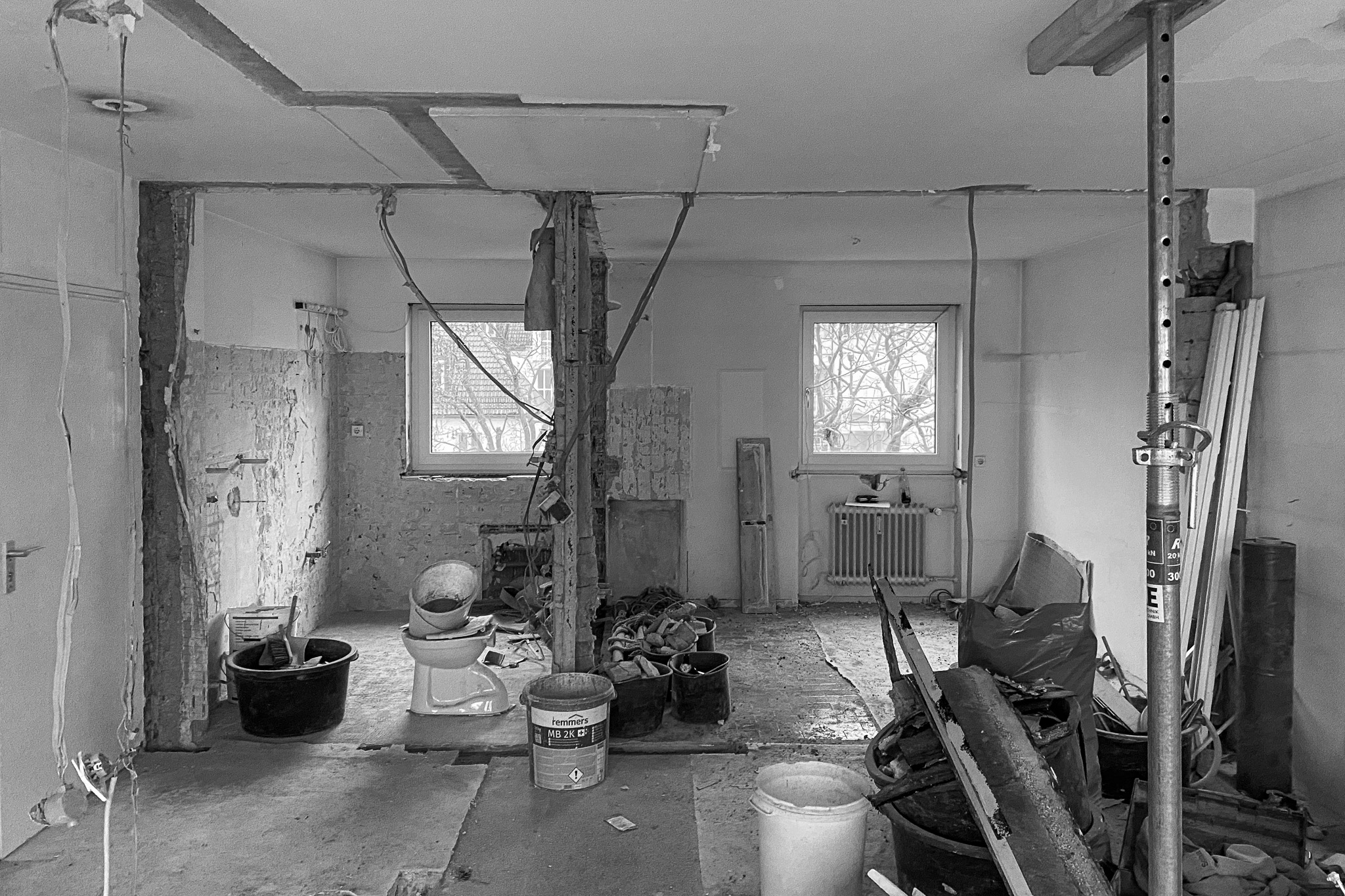 Wohnung im Rohbauzustand während der Entkernung und Sanierung